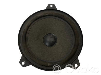 Динамик(и) в передней двери