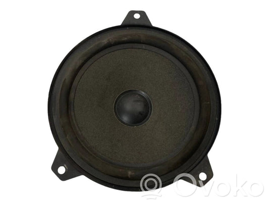 Динамик(и) в передней двери