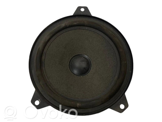 Speaker(s) in front door