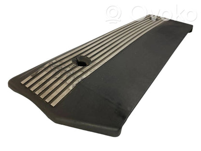 Engine cover (decorative trim)