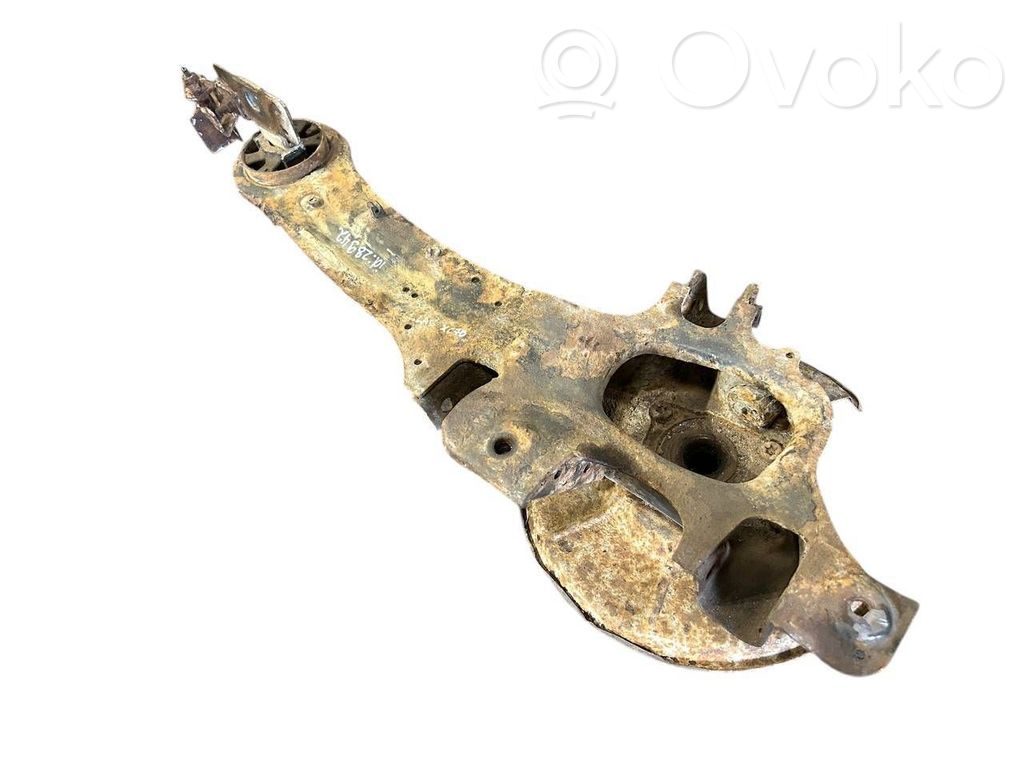 Aizmugurē riteņa rumbas vārpstas šarnīrs (stupica, capfa)