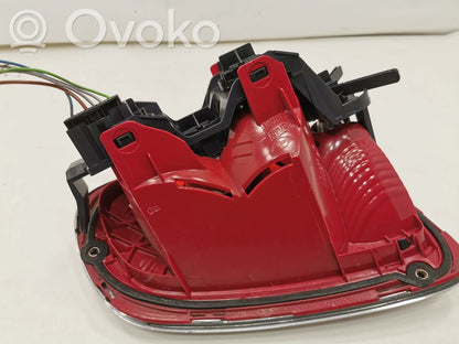 Aizmugurējais lukturis virsbūvē