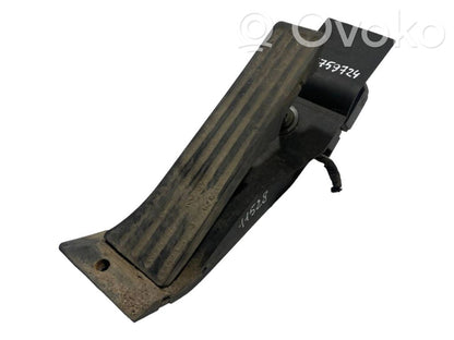 Педаль акселератора