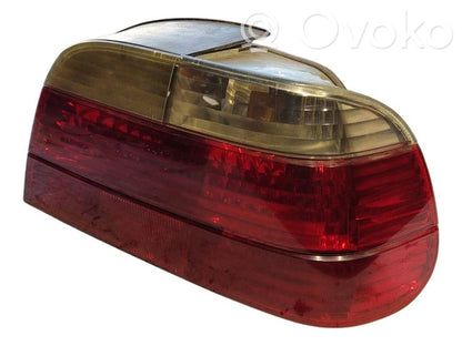 Aizmugurējais lukturis virsbūvē