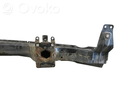 Priekšpusē bampera sija / balka