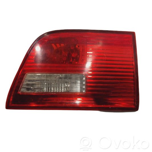 Aizmugurējais lukturis pārsegā