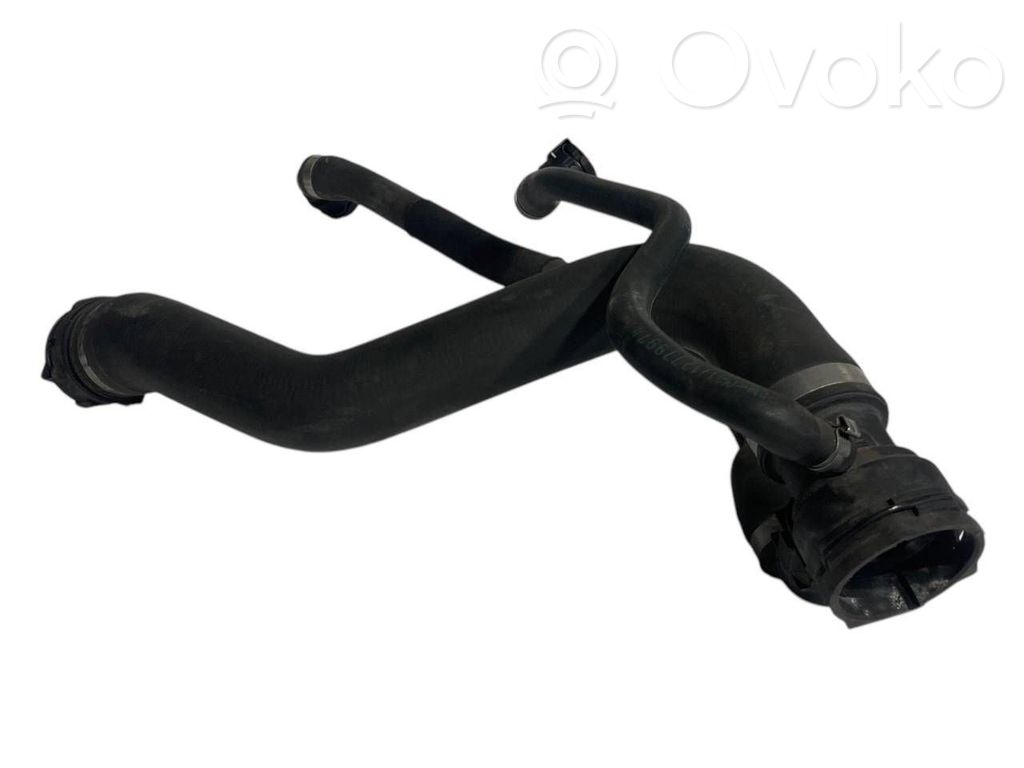 Caurulīte (-es) / šļūtene (-es)