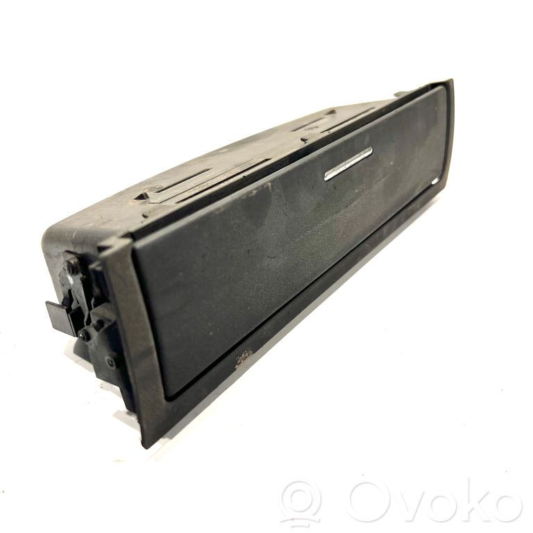 Отсек для хранения вещей в центральной консоли