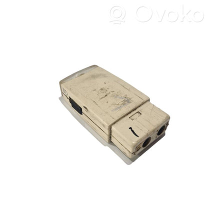 Pārnēsājamais lukturīts cimdu nodalījumā