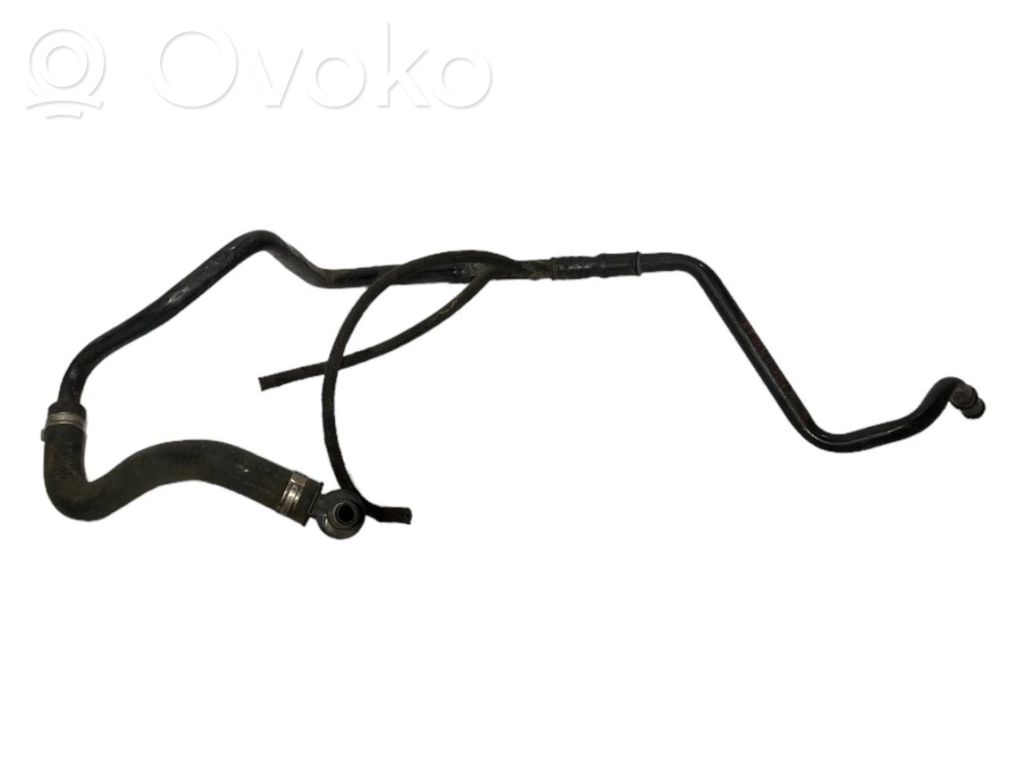 Caurulīte (-es) / šļūtene (-es)