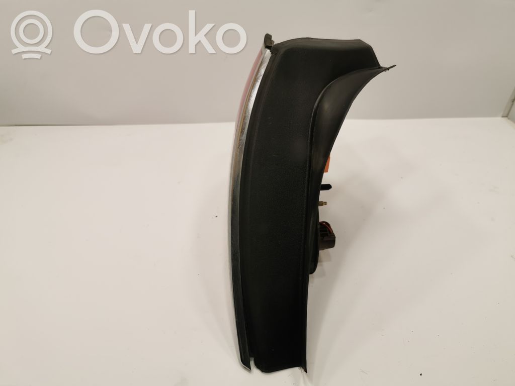 Aizmugurējais lukturis virsbūvē