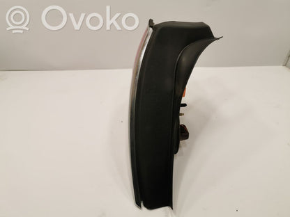 Aizmugurējais lukturis virsbūvē