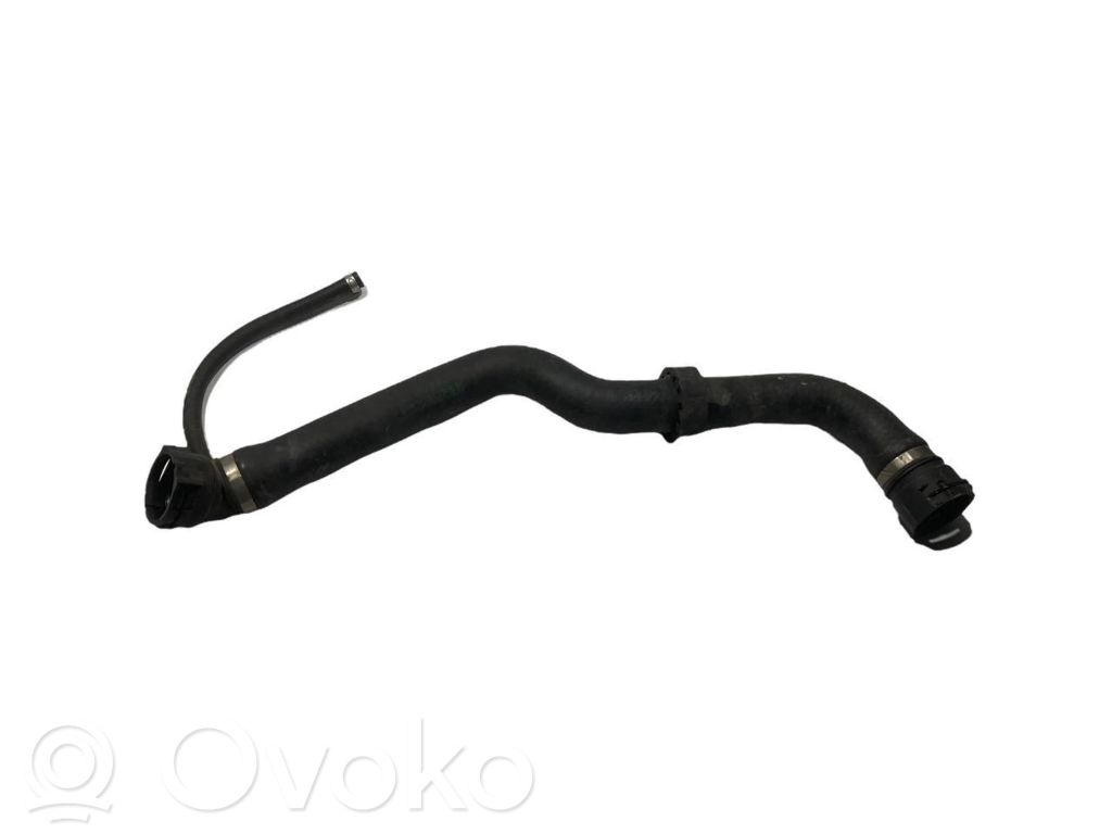 Caurulīte (-es) / šļūtene (-es)