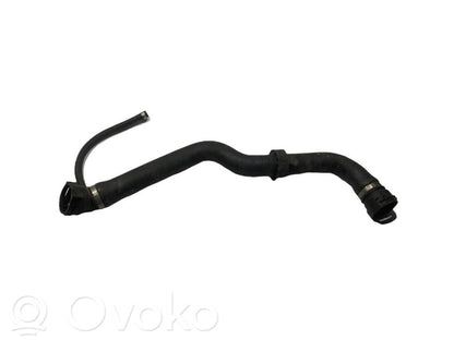 Caurulīte (-es) / šļūtene (-es)