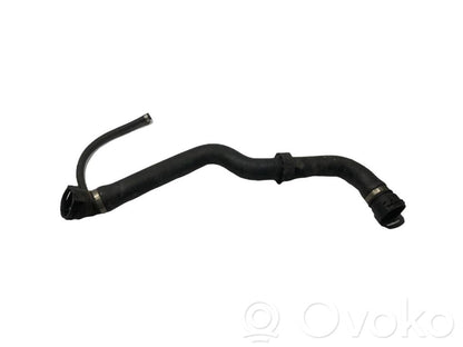 Caurulīte (-es) / šļūtene (-es)