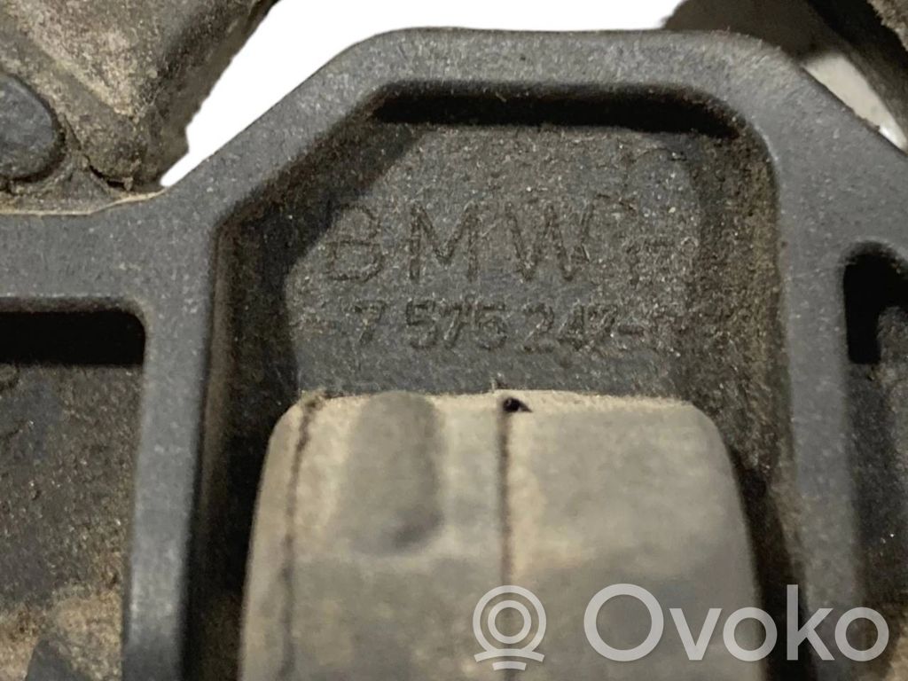 Radiator(s) holder/bracket