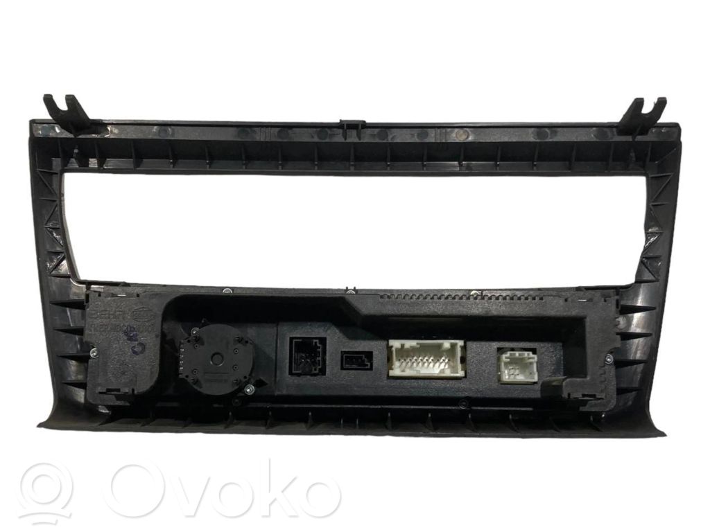 Air conditioning / climate control / interior heating control unit (in the passenger compartment)