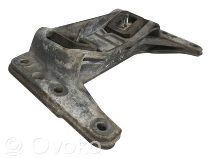 Transmission mounting bracket