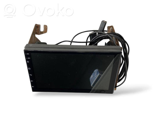 Radio / CD/DVD atskaņotājs / navigācija