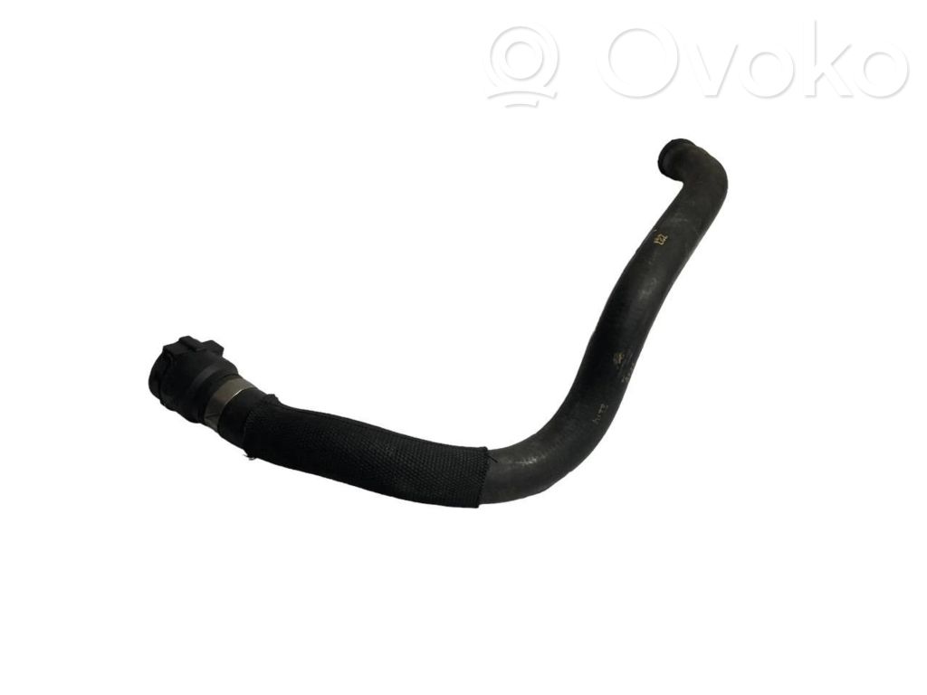 Caurulīte (-es) / šļūtene (-es)