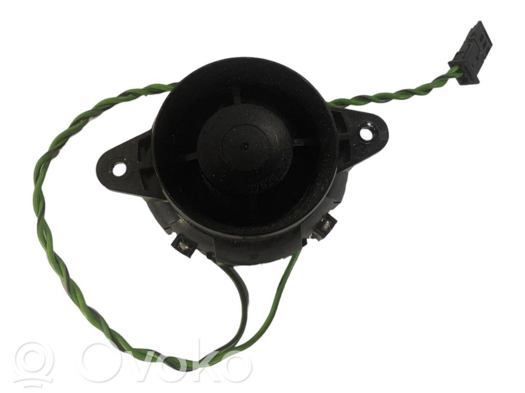 Augsto frekvenču skaļrunis (-i) priekšējās durvīs