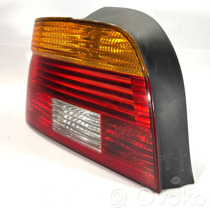 Aizmugurējais lukturis virsbūvē