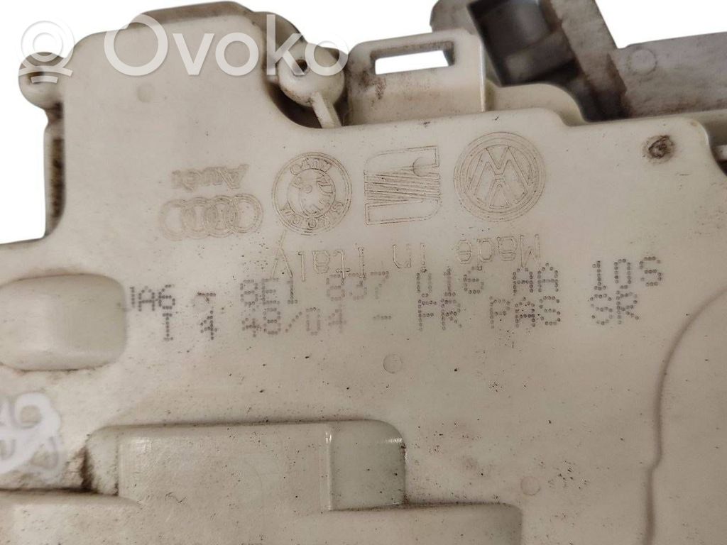 Priekšpusē slēdzene