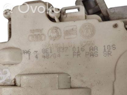 Priekšpusē slēdzene