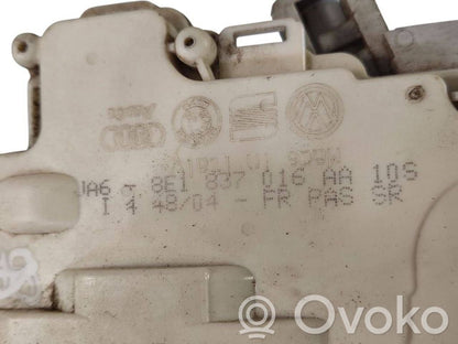 Priekšpusē slēdzene