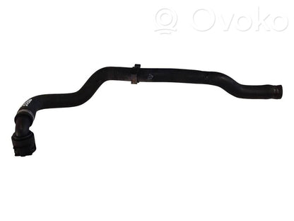 Caurulīte (-es) / šļūtene (-es)