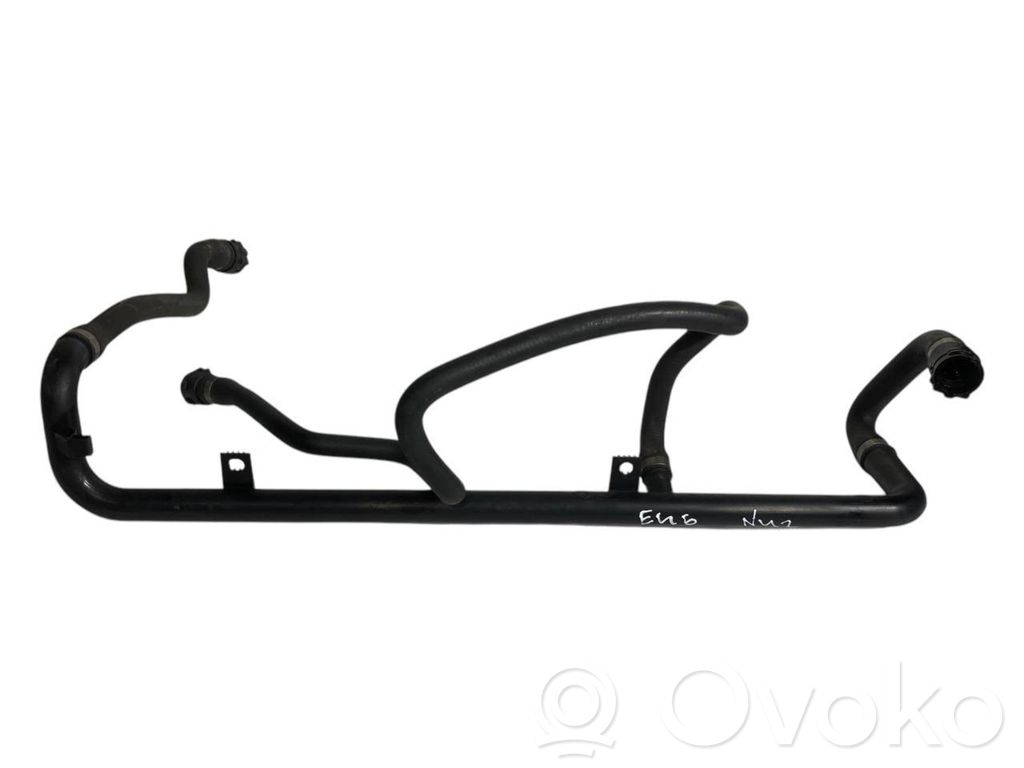 Caurulīte (-es) / šļūtene (-es)