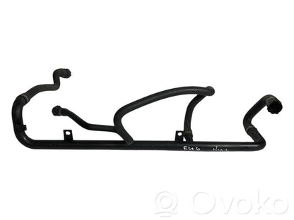 Caurulīte (-es) / šļūtene (-es)