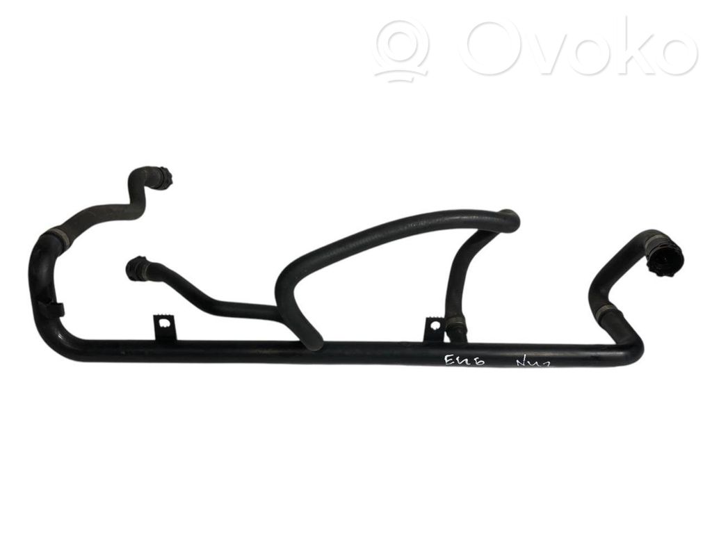 Caurulīte (-es) / šļūtene (-es)