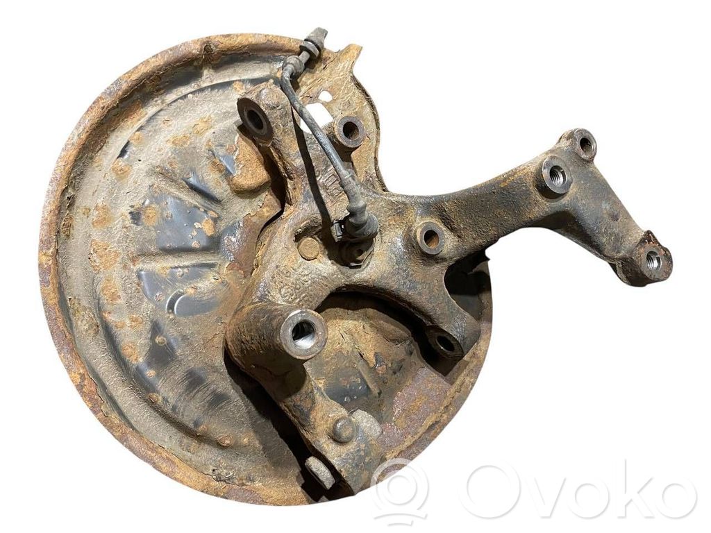 Aizmugurē riteņa rumbas vārpstas šarnīrs (stupica, capfa)