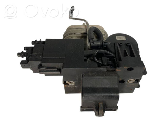 Aizmugurējā pārsega slēdzene