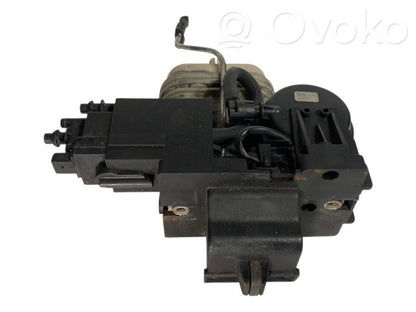 Aizmugurējā pārsega slēdzene