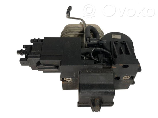 Aizmugurējā pārsega slēdzene