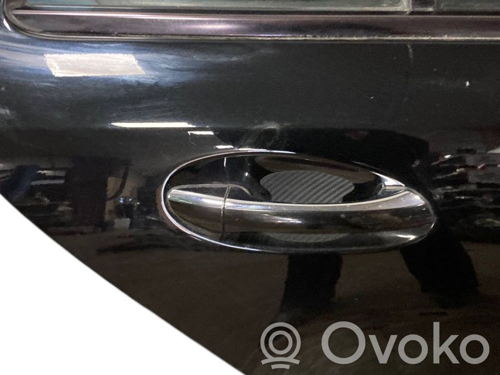 Задняя дверь