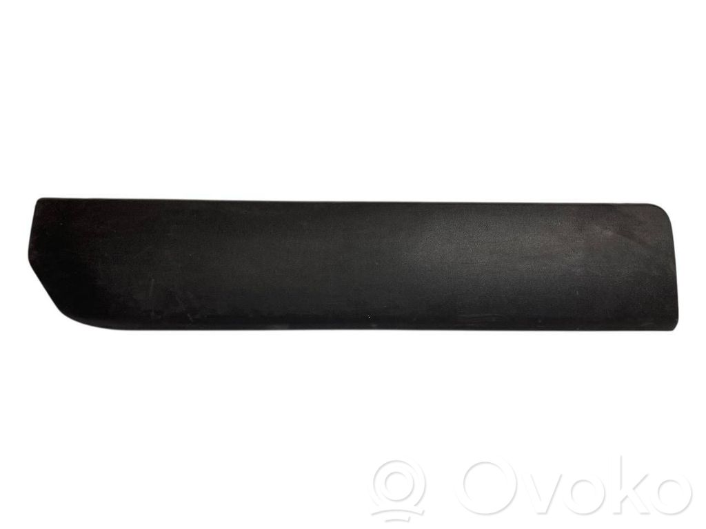 Aizmugurē durvju dekoratīvā apdare (moldings)