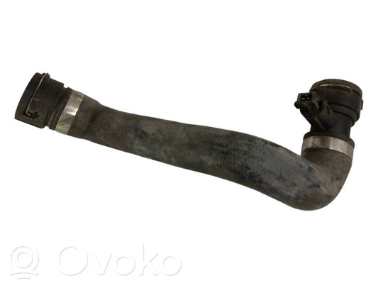 Caurulīte (-es) / šļūtene (-es)