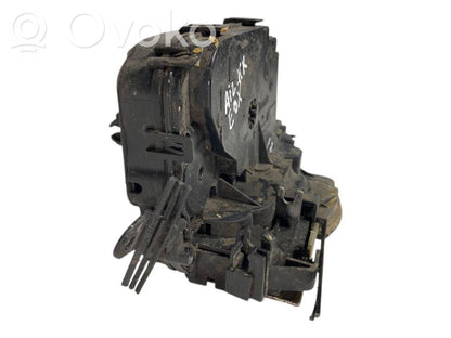 Aizmugurē slēdzene