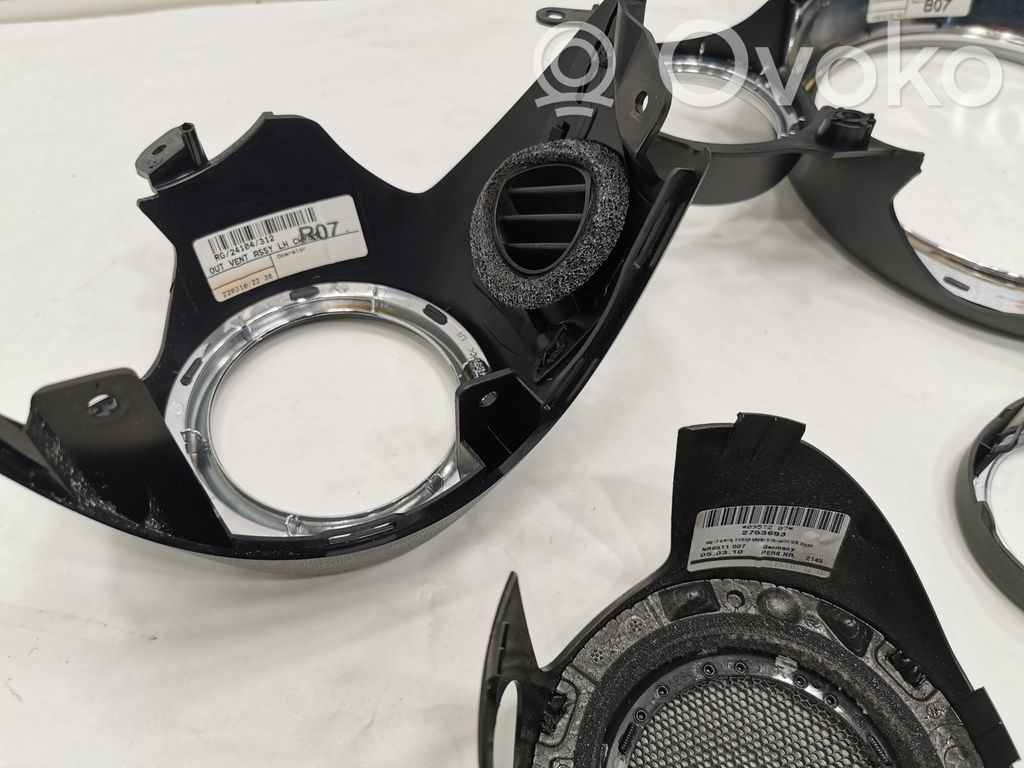 Instrumentu paneļa dekoratīvā apdare