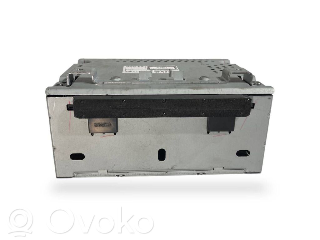Radio / CD/DVD atskaņotājs / navigācija