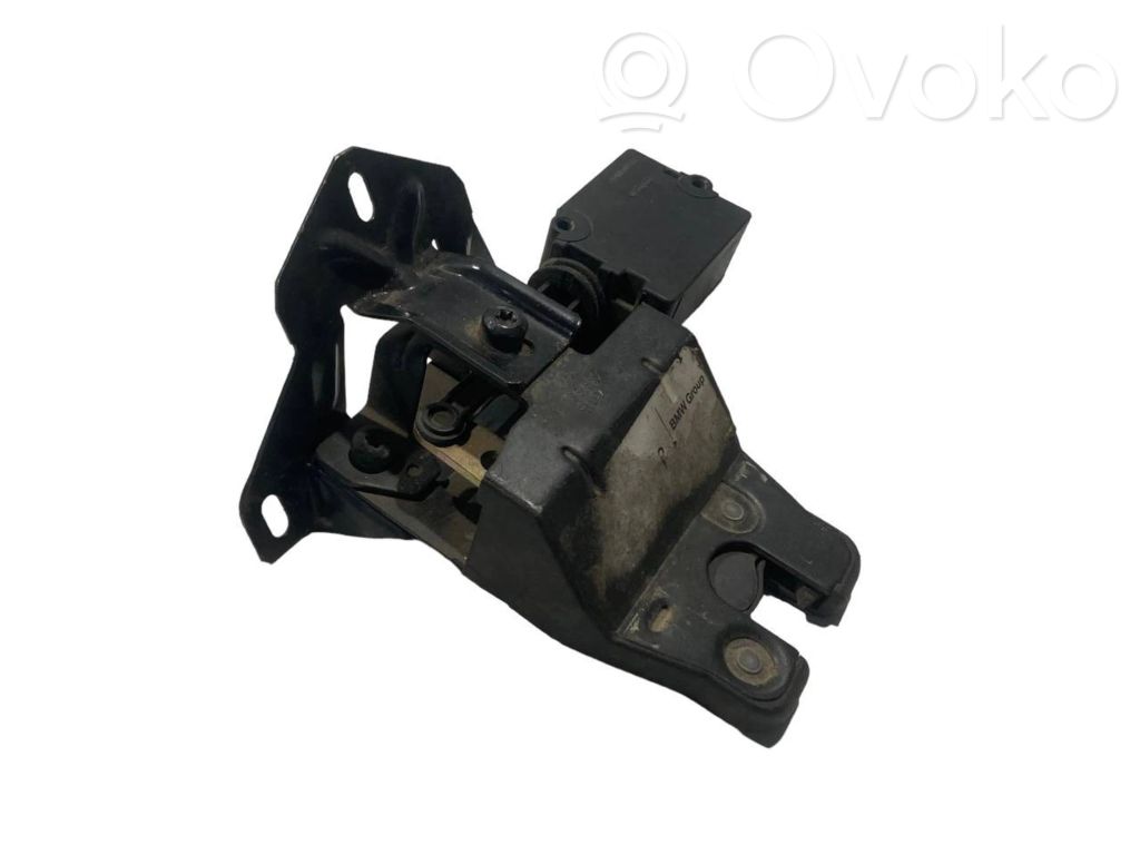 Aizmugurējā pārsega slēdzene