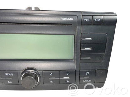 Radio / CD/DVD atskaņotājs / navigācija