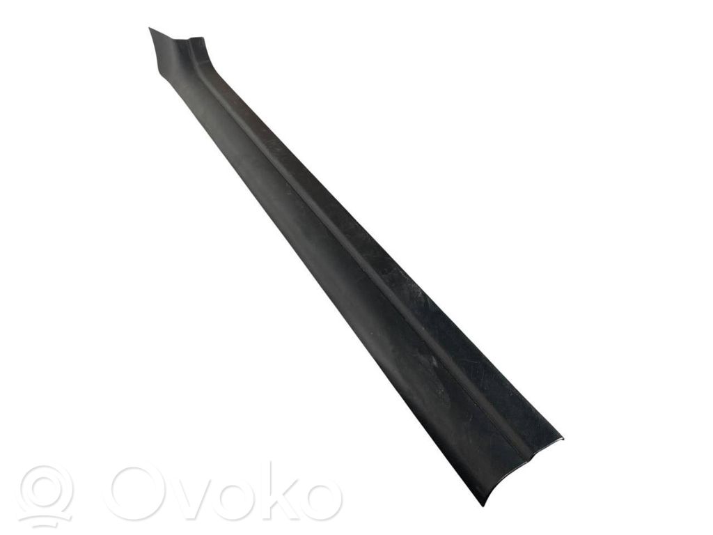 Priekšējā sliekšņa dekoratīvā apdare (iekšējā)