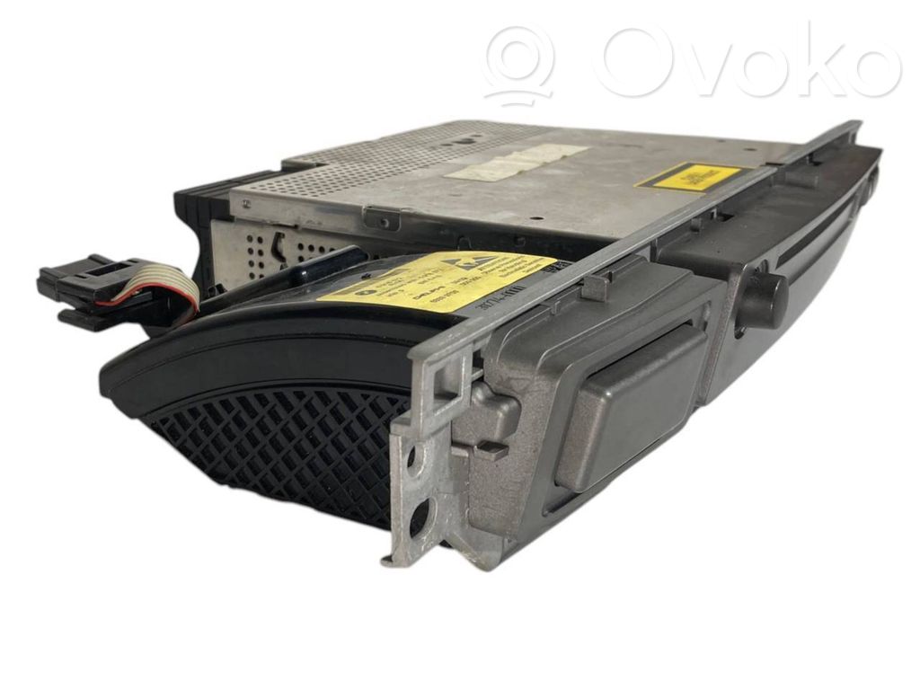 Radio / CD/DVD atskaņotājs / navigācija