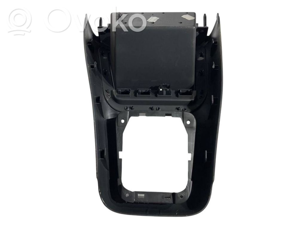 Ātrumu pārslēgšanas sviras dekoratīvā apdare (plastmasas)