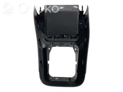 Ātrumu pārslēgšanas sviras dekoratīvā apdare (plastmasas)