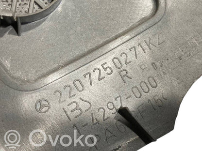 Priekšpusē durvju stikla rāmis